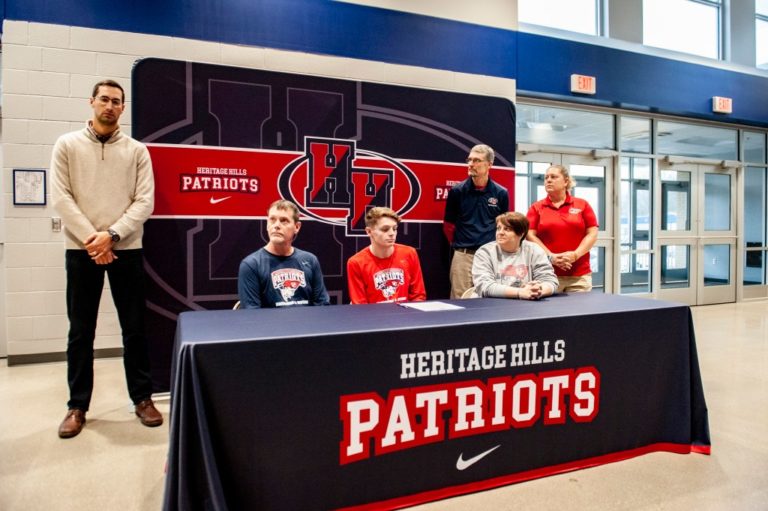 Gavin Fuchs signs intent to Swim