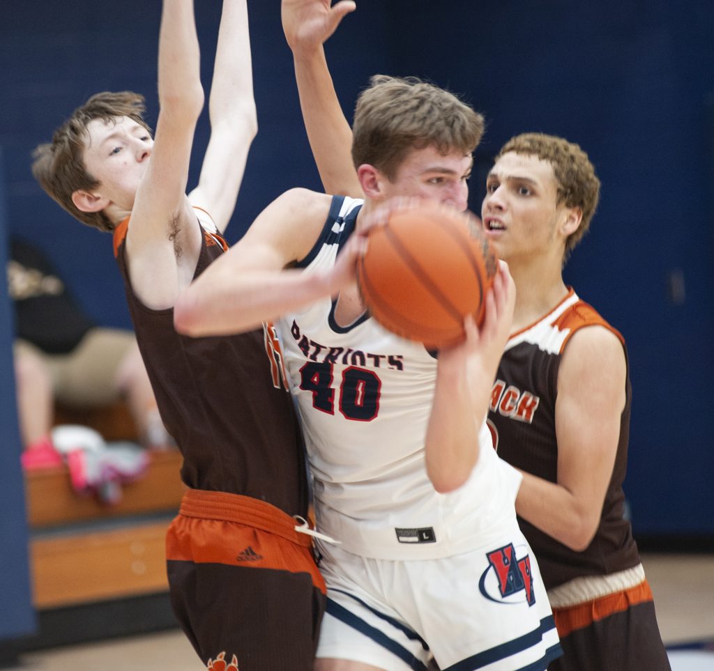 Photo Gallery: Heritage Hills Vs Crawford County Boys Basketball ...