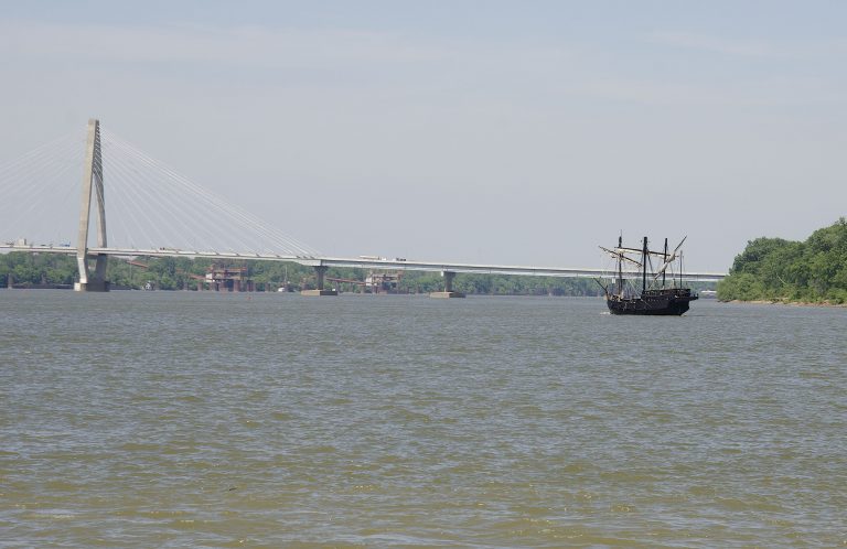 Photo Gallery: Pinta sailing solo on the Ohio River