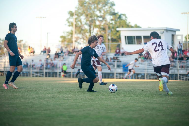 Patriots pull ahead to advance to semifinals