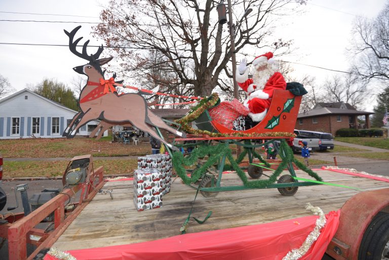 Rockport Christmas Parade draws huge crowds 