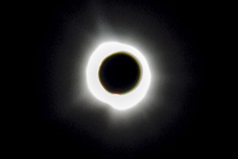 Spencer County welcomes duo performance of moon and sun