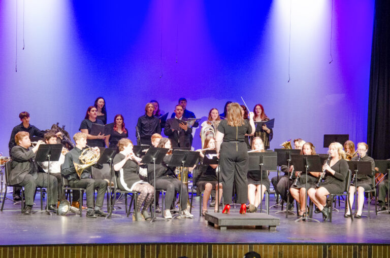 South Spencer students offer salute to veterans