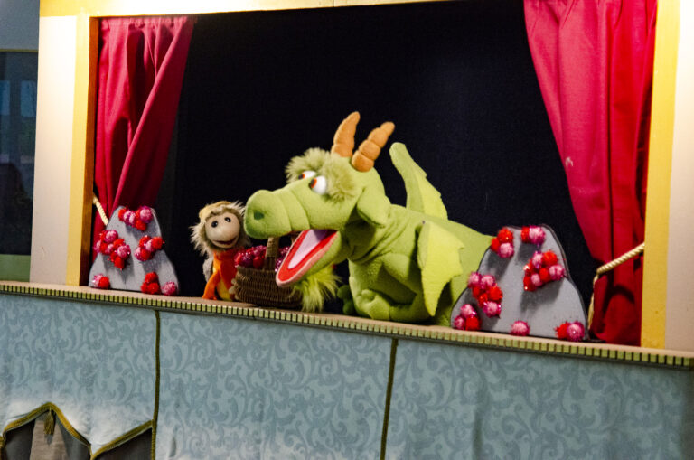 Puppets and pageantry at the Dale library